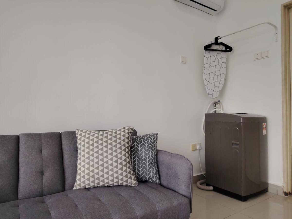 Pangsapuri -lake View-mount Austin Ikea Toppen 10 Mins - C107